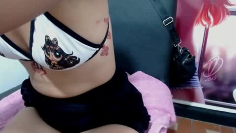 Snapshot of skinny_nastyy chatting on July 28, 5:23 pm Kim skinny online show from July 28, 5:23 pm