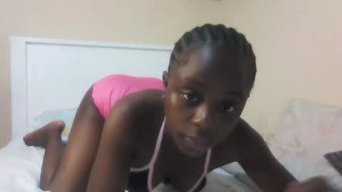 Snapshot of skinny_petite18 chatting on November 10, 9:03 pm Munah online show from November 10, 9:03 pm