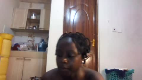 Snapshot of skinny_petite18 chatting on June 12, 2:27 pm Munah online show from June 12, 2:27 pm