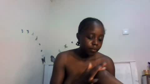 Snapshot of skinny_petite18 chatting on June 24, 11:31 am Munah online show from June 24, 11:31 am