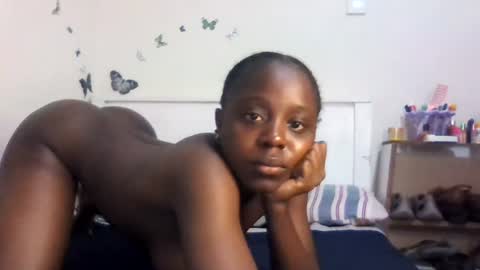 Snapshot of skinny_petite18 chatting on June 25, 9:47 am Munah online show from June 25, 9:47 am