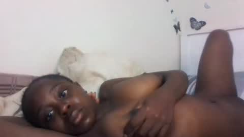 Snapshot of skinny_petite18 chatting on July 2, 11:27 am Munah online show from July 2, 11:27 am
