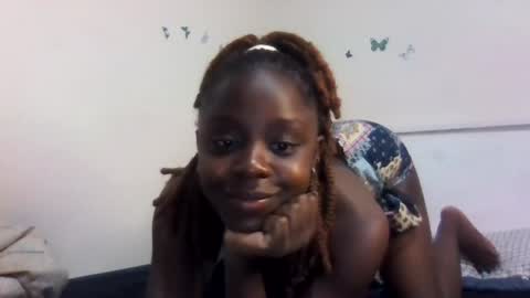 Snapshot of skinny_petite18 chatting on July 10, 10:51 am Munah online show from July 10, 10:51 am