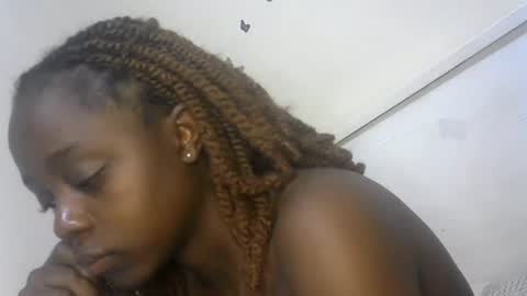 Snapshot of skinny_petite18 chatting on July 13, 3:48 pm Munah online show from July 13, 3:48 pm