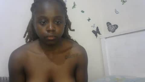 Snapshot of skinny_petite18 chatting on July 16, 11:38 am Munah online show from July 16, 11:38 am