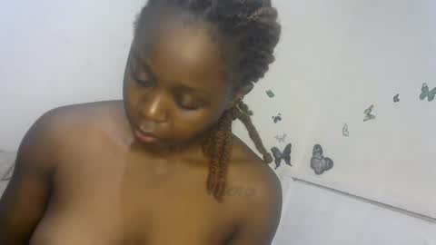 Snapshot of skinny_petite18 chatting on July 19, 2:21 pm Munah online show from July 19, 2:21 pm