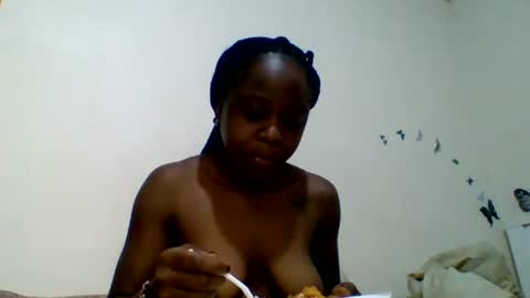 Snapshot of skinny_petite18 chatting on July 26, 10:44 am Munah online show from July 26, 10:44 am
