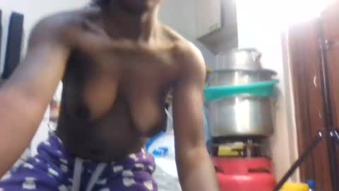Snapshot of skinny_petite18 chatting on August 5, 10:01 pm Munah online show from August 5, 10:01 pm