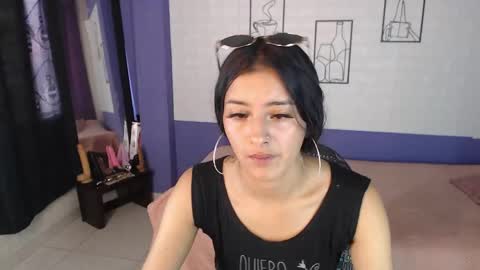 Snapshot of skinny_yizz chatting on May 12, 7:00 pm Only Pvt online show from May 12, 7:00 pm