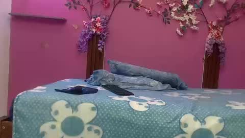 Snapshot of skinnybarbie022 chatting on September 19, 12:45 am barbi online show from September 19, 12:45 am