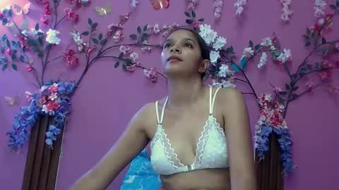 Snapshot of skinnybarbie022 chatting on October 5, 2:10 am barbi online show from October 5, 2:10 am