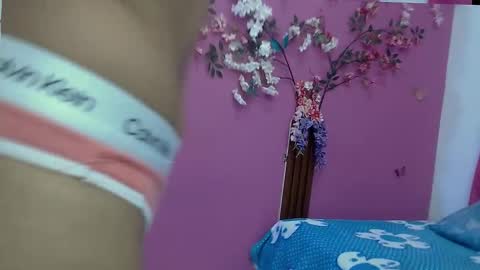 Snapshot of skinnybarbie022 chatting on October 13, 1:27 am barbi online show from October 13, 1:27 am