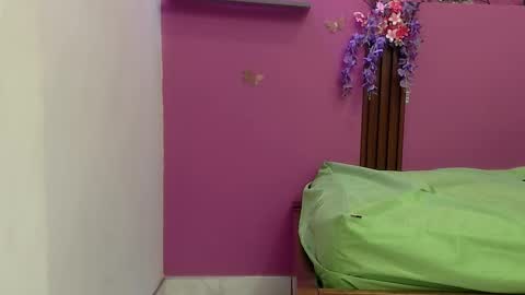 Snapshot of skinnybarbie022 chatting on October 27, 12:36 am barbi online show from October 27, 12:36 am