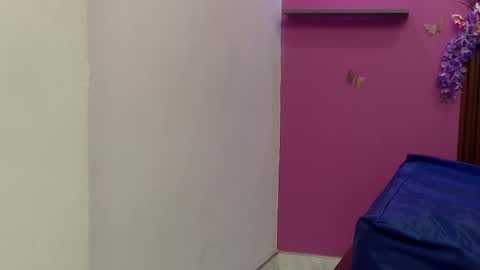 Snapshot of skinnybarbie022 chatting on November 10, 12:53 am barbi online show from November 10, 12:53 am