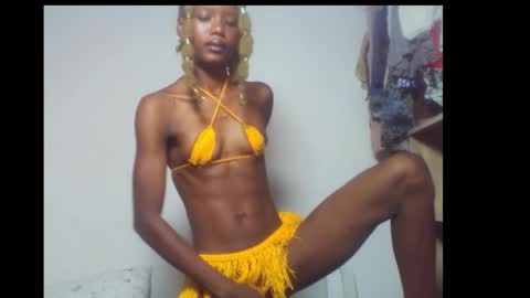 Snapshot of skinnybeauty1 chatting on December 15, 6:39 am Linda independent model online show from December 15, 6:39 am