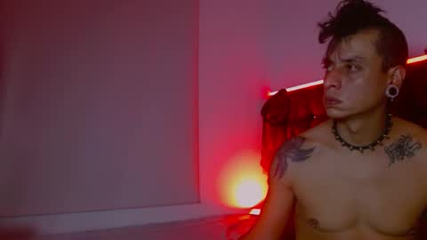 skinnydevil1 online show from March 13, 5:03 am