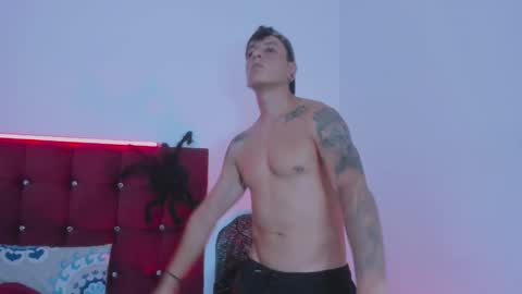 skinnydevil1 online show from March 16, 5:44 am