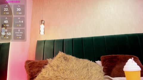 Snapshot of skinnydoll_1 chatting on December 14, 6:30 pm Mila online show from December 14, 6:30 pm