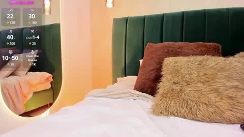 Snapshot of skinnydoll_1 chatting on December 26, 6:33 pm Mila online show from December 26, 6:33 pm