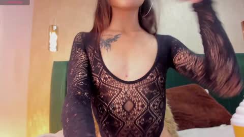 Snapshot of skinnydoll_1 chatting on January 4, 2:04 pm Mila online show from January 4, 2:04 pm