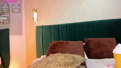 Snapshot of skinnydoll_1 chatting on January 11, 10:29 pm Mila online show from January 11, 10:29 pm