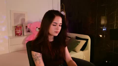 Ellie online show from April 28, 9:09 pm