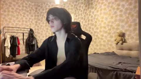 skinnyfitboi online show from April 28, 8:36 pm