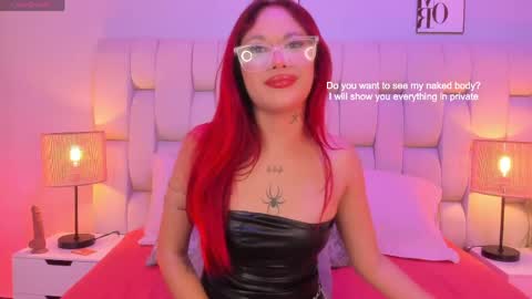 Snapshot of skinnyfoxyy chatting on May 6, 8:25 pm Foxy online show from May 6, 8:25 pm