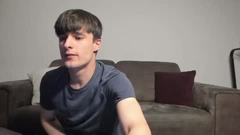 skinnyguywithbigd online show from April 22, 11:50 pm