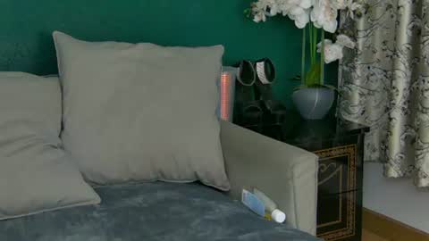 Snapshot of skinnynatty chatting on June 19, 3:55 am Natty online show from June 19, 3:55 am