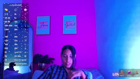 Snapshot of skinnyneighbour_ chatting on December 10, 9:01 am Karla online show from December 10, 9:01 am