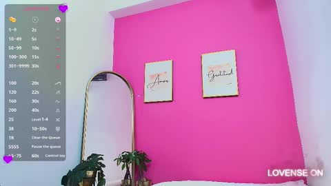 Snapshot of skinnyneighbour_ chatting on March 6, 9:14 am Karla online show from March 6, 9:14 am