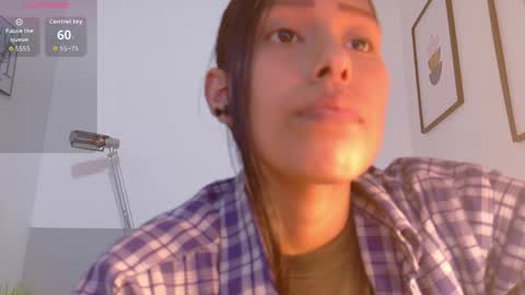 Snapshot of skinnyneighbour_ chatting on June 5, 6:52 am Karla online show from June 5, 6:52 am