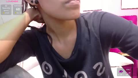 Snapshot of skinnyneighbour_ chatting on June 18, 2:56 am Karla online show from June 18, 2:56 am