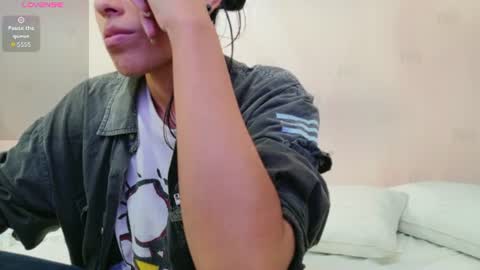 Snapshot of skinnyneighbour_ chatting on July 1, 2:57 am Karla online show from July 1, 2:57 am