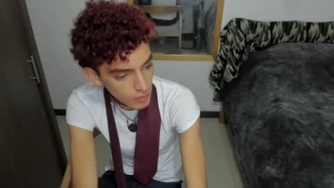 skinnypipe15 online show from October 22, 3:18 am