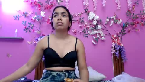 Snapshot of skinnysofia18 chatting on May 31, 2:02 pm sofia online show from May 31, 2:02 pm