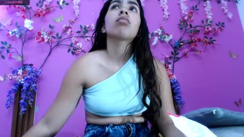 Snapshot of skinnysofia18 chatting on June 18, 2:21 pm sofia online show from June 18, 2:21 pm