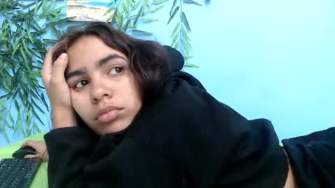 Snapshot of skinnysofia18 chatting on July 4, 2:34 pm sofia online show from July 4, 2:34 pm