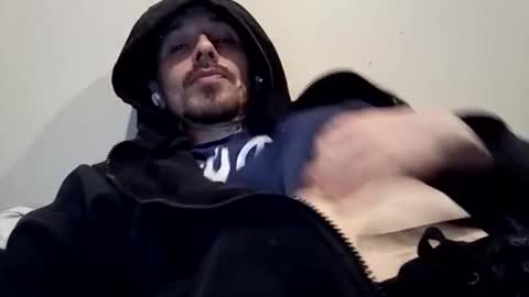 Snapshot of sky4987 chatting on December 16, 12:04 am Sky online show from December 16, 12:04 am