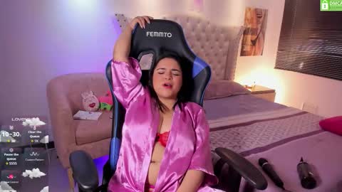 Sky  Independent model WISH LIST   online show from October 24, 2:46 pm