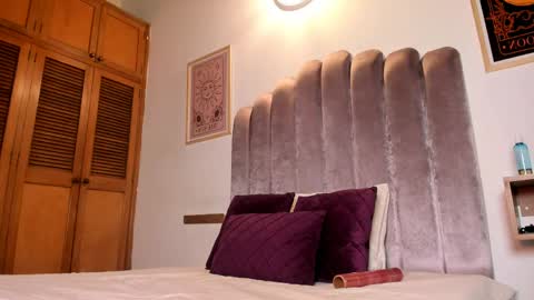 Snapshot of sky_caroline chatting on May 14, 9:43 pm Sky Caroline online show from May 14, 9:43 pm