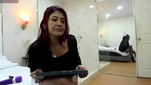 Snapshot of sky_collins_ chatting on June 15, 8:00 pm Sky online show from June 15, 8:00 pm