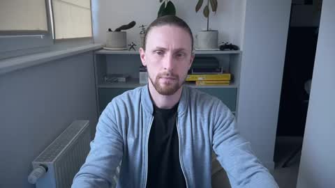 sky_guy25 online show from December 2, 12:32 pm