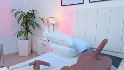 Snapshot of sky_johnson_ chatting on August 1, 7:24 pm sky_johnson_ online show from August 1, 7:24 pm
