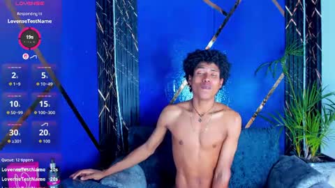 Snapshot of sky_walkerss chatting on June 19, 6:12 pm sky_walkerss online show from June 19, 6:12 pm