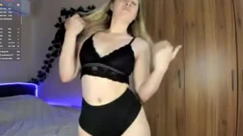 Snapshot of skyedavis chatting on May 28, 3:53 pm skyedavis online show from May 28, 3:53 pm