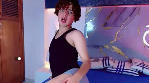 Snapshot of skyee_angel chatting on November 12, 8:30 pm Angel online show from November 12, 8:30 pm