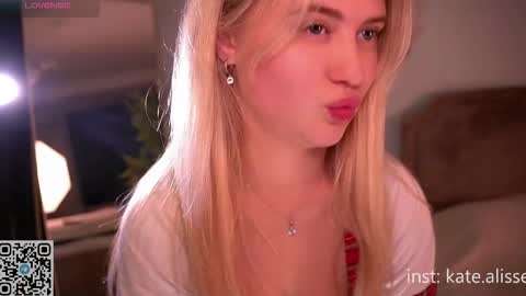 Snapshot of skyeveil chatting on May 31, 7:59 pm Skye online show from May 31, 7:59 pm