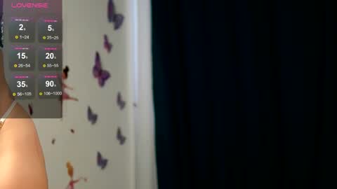 Snapshot of skyeyesluna chatting on May 27, 3:25 am skyeyesluna online show from May 27, 3:25 am